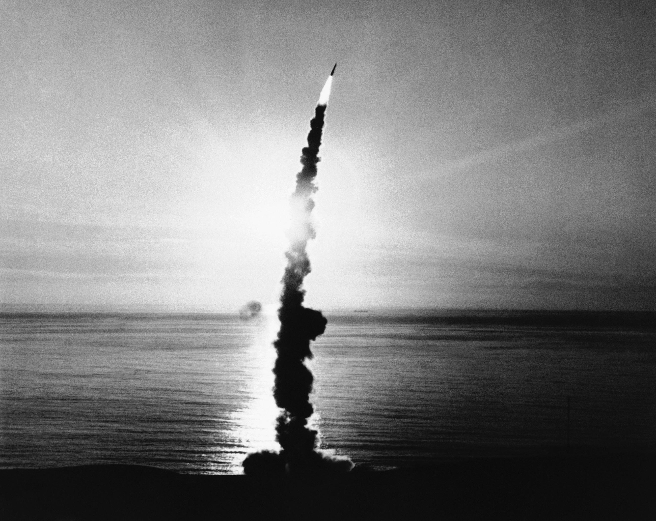 Баллистическая ракета тема. МБР Minuteman III. Баллистическая ракета Минитмен-3. LGM-30g Minuteman III. LGM-30 Minuteman.