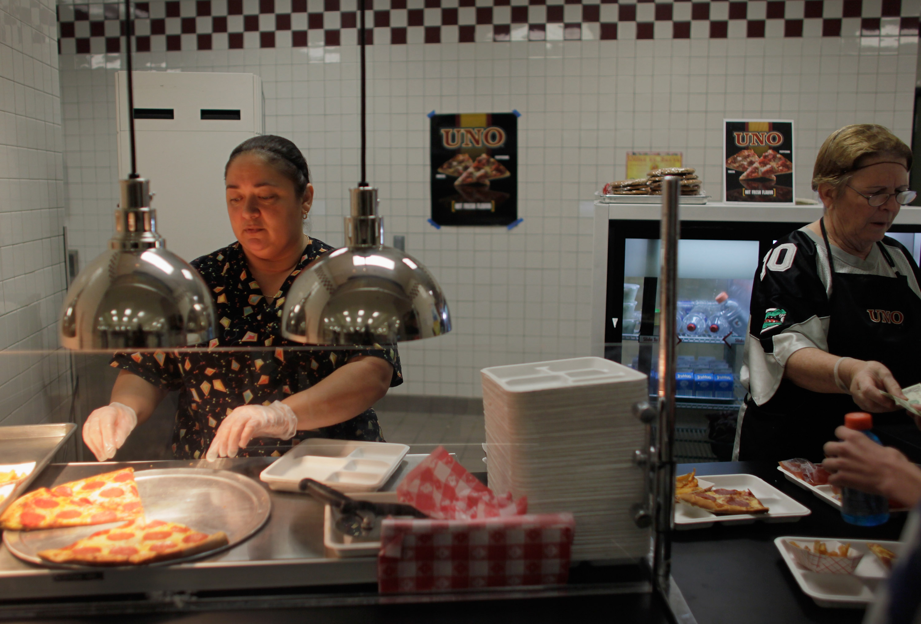 fast food in school cafeterias Unfortunately, the positive impact of school food programs is not strong enough to overcome other unhealthy influences on children’s diet our analysis found that frp meal participants drank more sugary beverages and ate more fast food than their peers, and they were more likely to be obese—gaps that widened between 5 th and 8 th grade. fast food in school cafeterias Unfortunately, the positive impact of school food programs is not strong enough to overcome other unhealthy influences on children’s diet our analysis found that frp meal participants drank more sugary beverages and ate more fast food than their peers, and they were more likely to be obese—gaps that widened between 5 th and 8 th grade.