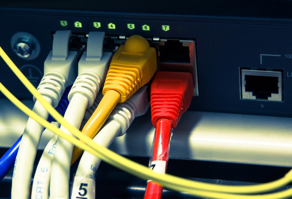 Подключение к сокету. Сетевой кабель микимаус. Сетевое оборудование фото для презентации. Welcome to the Ethernet.