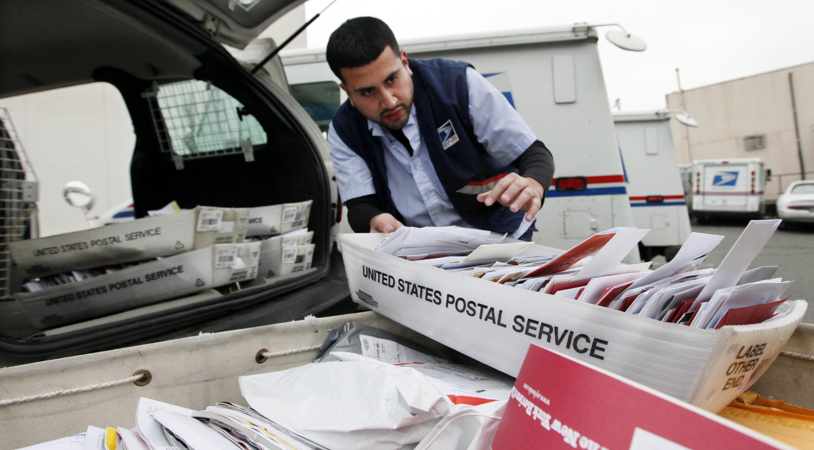 Служб post. Postal service. State service. Letter Carrier. Static Post.