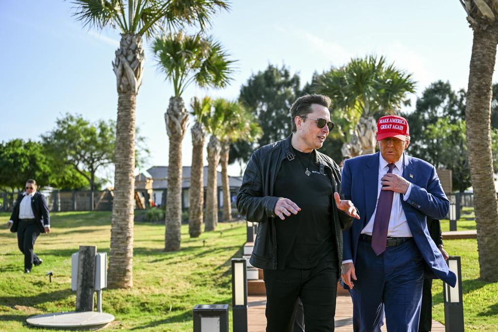 Elon Musk greets President-elect Trump as he arrives to watch SpaceX's Starship rocket lift off for a test flight in Boca Chica, Texas, on Nov. 19. (Brandon Bell/Pool via AP)