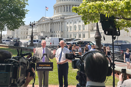 Sen. Tim Kaine and Sen. Chris Van Hollen address reporters at a press conference about El Salvador on May 1. (Photo by Savannah Behrmann, National Journal)