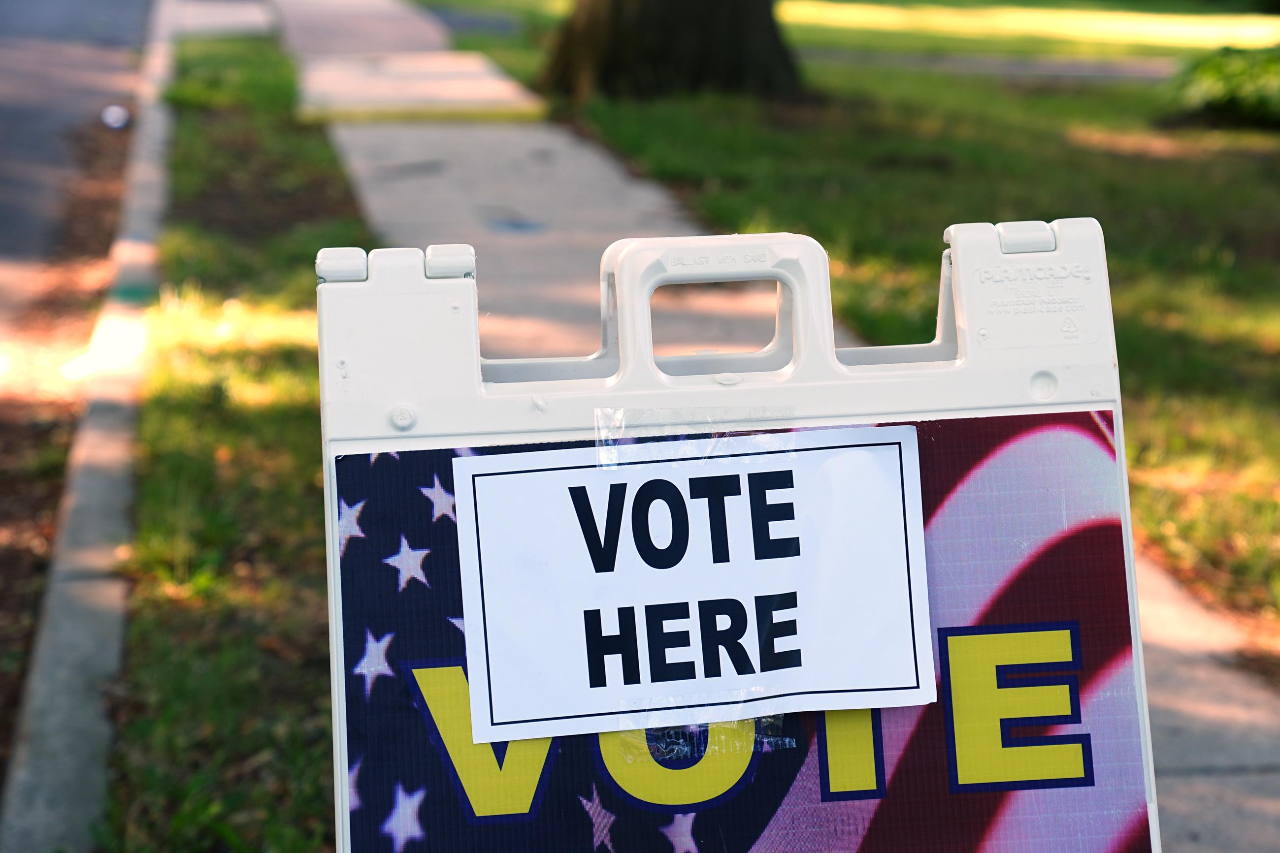 A sign directs voters to a polling place for the New Jersey primary election in Moorestown, N.J., Tuesday, June 2, 2026. (AP Photo/Matt Rourke)